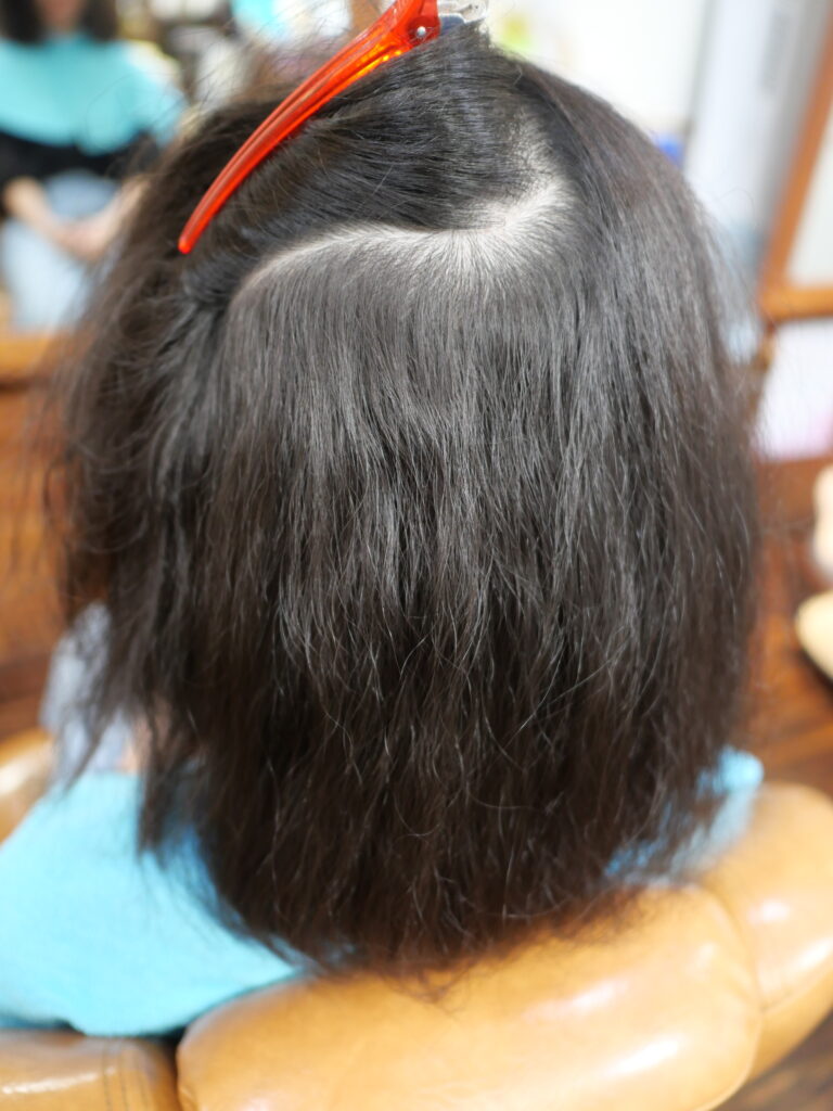 女子中学生の縮毛矯正