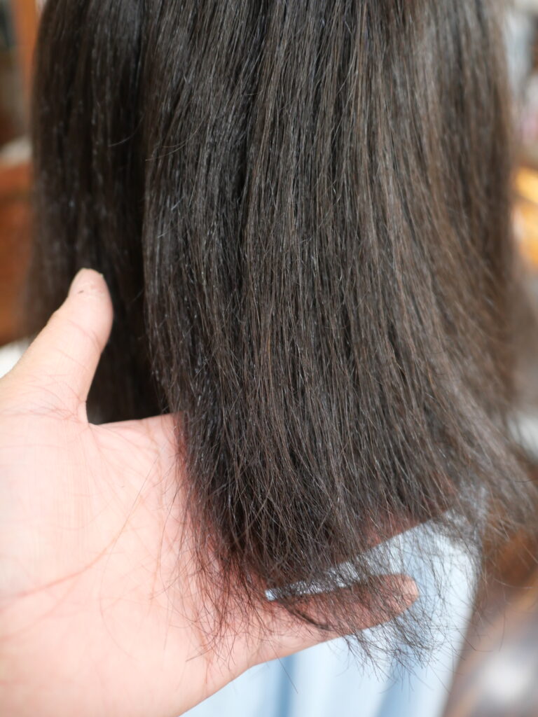 傷んだ髪の縮毛矯正