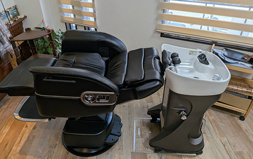 座ったまま洗える移動式シャンプー台